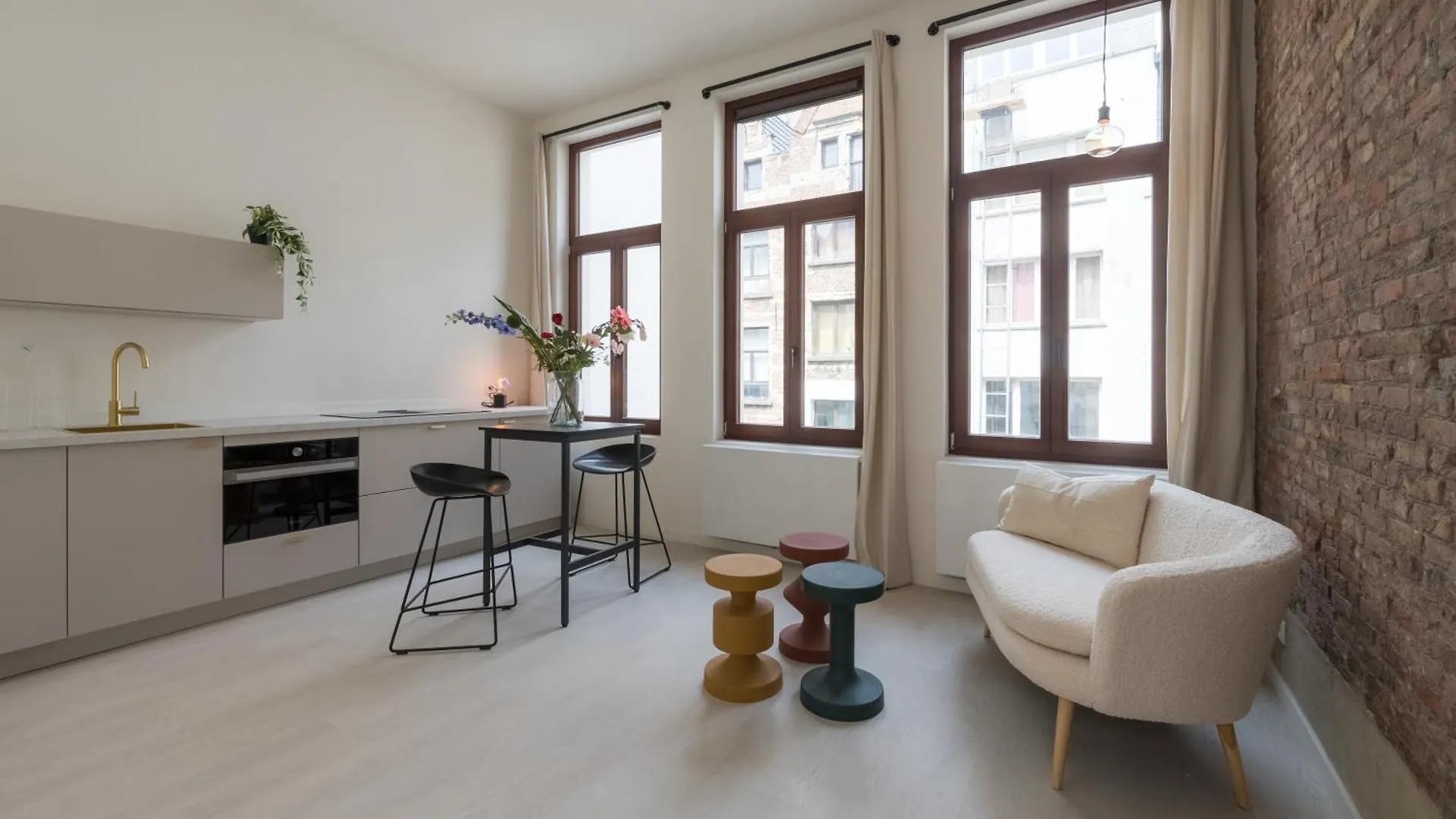 Flax - Charm And Comfort In Historic Center - New! Antwerp Apartment